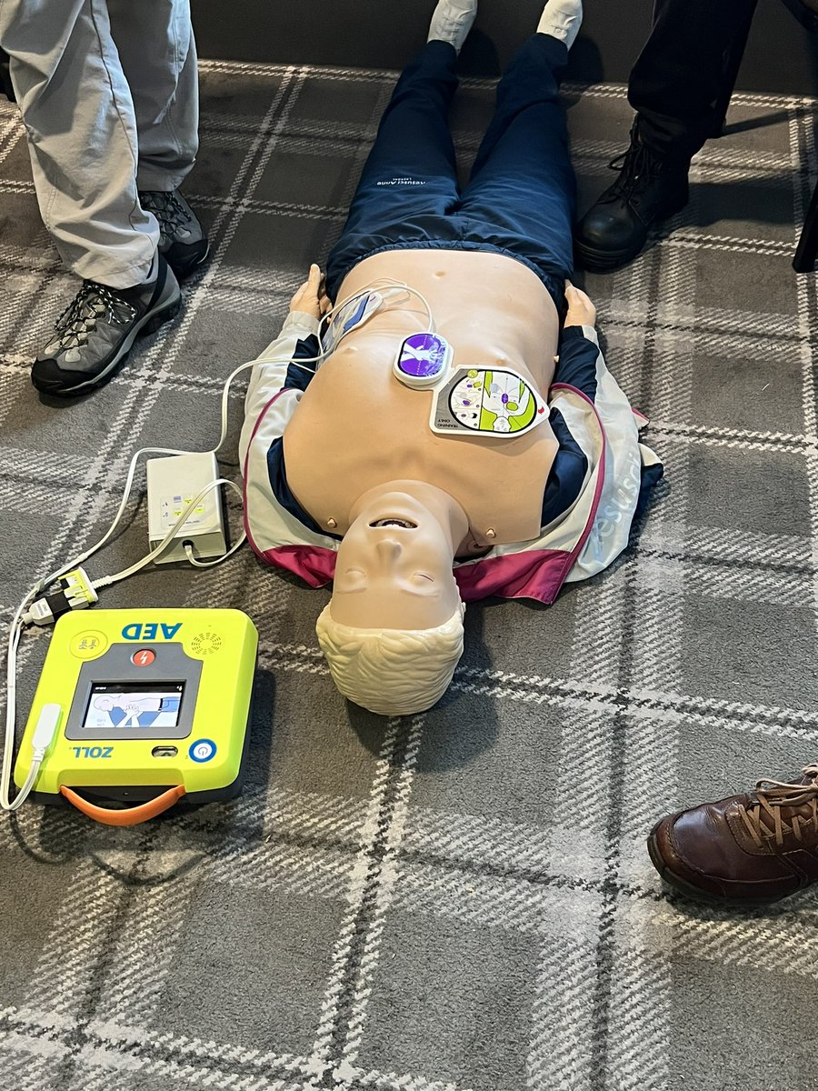 hopwoodlufc's tweet photo. Dual volunteering.  @stjohnambulance @YASCFR SJA members on a YAS CFR training day! https://t.co/PcuxVOz4PD
