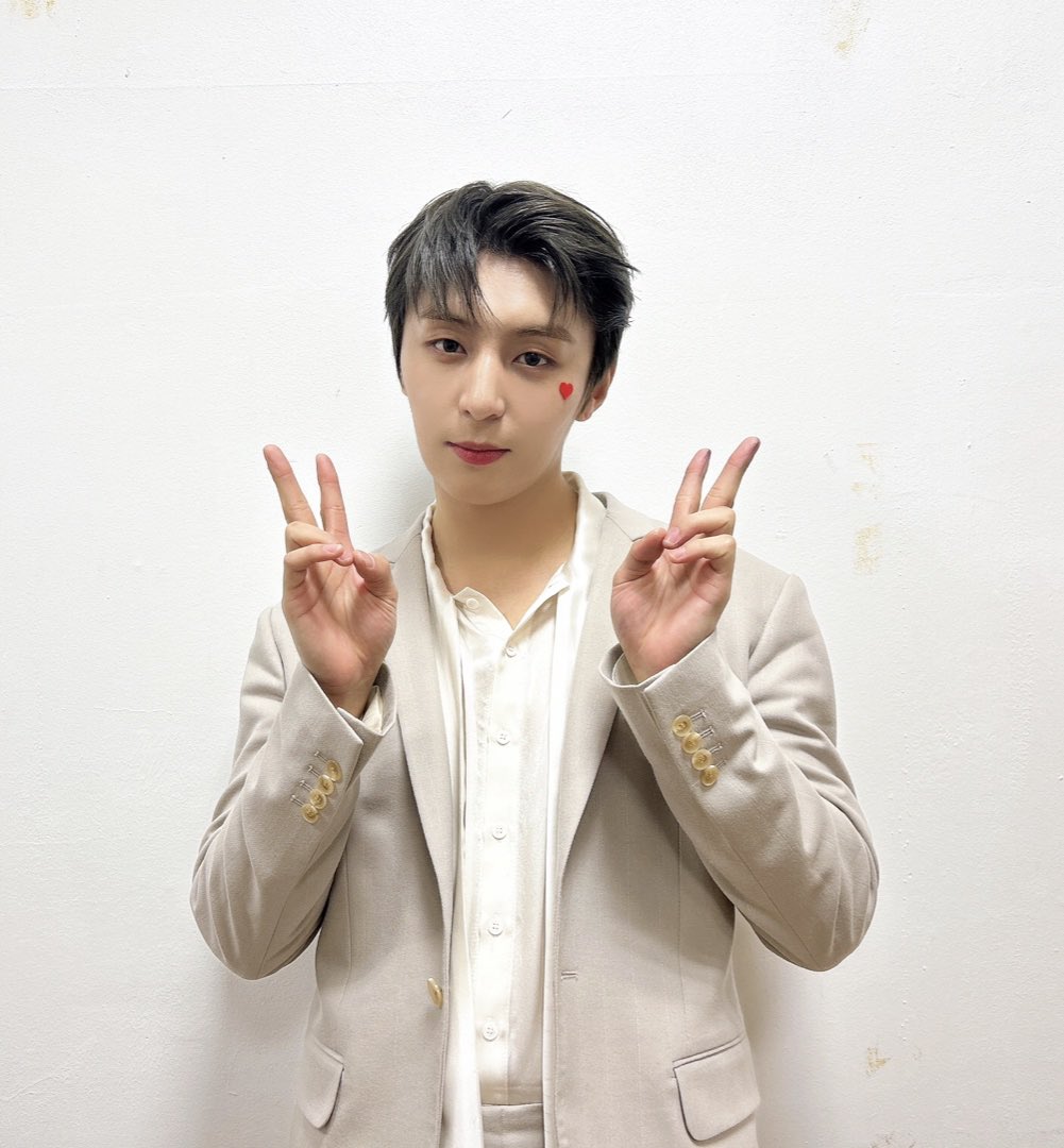 GoldenChild's tweet photo. [📸] 230318
오늘도 #골드니스 덕분에 행복한 기억 
가득 안고 가요❣ 항상 고마워요🥰

#Y #최성윤 #ChoiSungYun
#골든차일드 #GoldenChild #GNCD
#바람이라면 #내가_바람이라면_Y곁에_머물게 https://t.co/yvk6GjlFgl