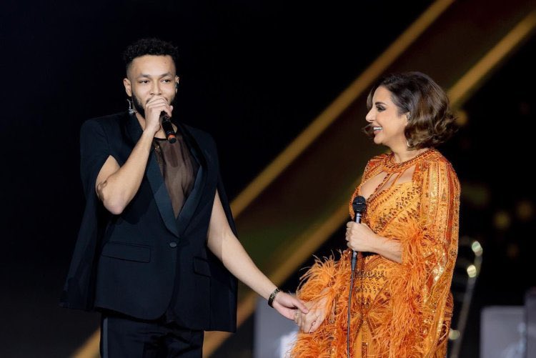 *إنك تكتشف فجأة إن <a href="/Angham/">Angham</a> غنت على مزيكا #ويجز من زمان وده كان واضح في ميكس "كل ما نقرب في بعض" و "البخت"
*معرض أنغام وأنت في طريقك للحفل من ألبومات وفساتين وصور وغيرها رجعنا ورا وفكرنا بذكريات وأيام ومواقف إرتبطت بأغانيها
يتبع..
#ابواليزيد_بيقول #ليلة_صوت_مصر