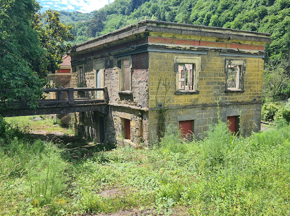 CelestinoGutirr's tweet photo. Dear colleagues do not be surprised by so many tweets in defense of the old Hospital,Pharmacy &amp;School for girls in the mining town where I was born: #bustiello,Asturias,Spain
a marvelous,architectural historical héritage abandoned,in ruins.
I ask the government his rehabilitation https://t.co/0NDngIDqsf