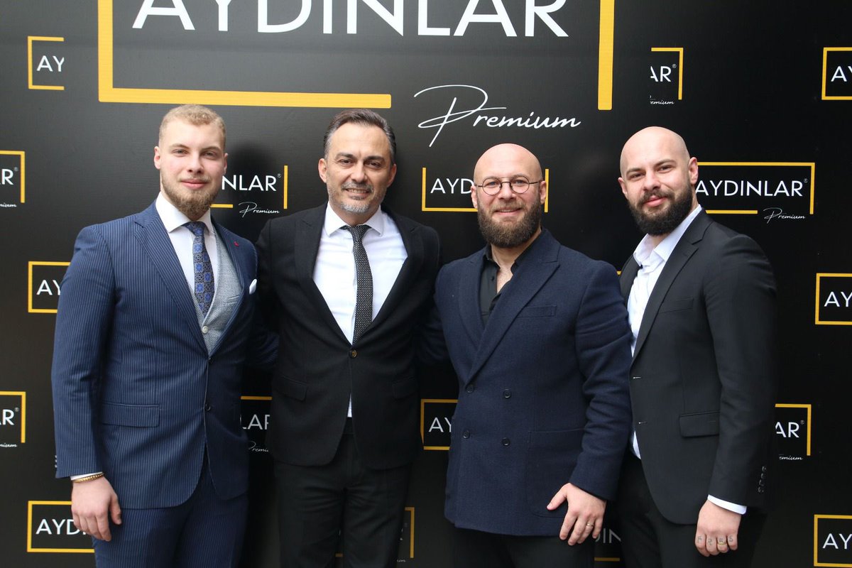 Bugün Borazanlar Mahallesi’nde açılışını gerçekleştirdiğimiz Aydınlar Perde’nin ilimize hayırlı olmasını diliyorum. Firma sahibi Ömer Aydın’ı tebrik ediyor, hayırlı ve bereketli kazançlar diliyorum.