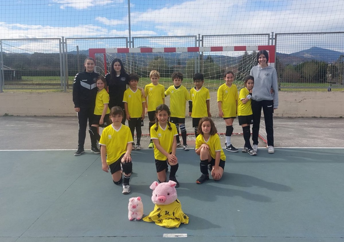 CBSanAdrian's tweet photo. Resultados escuela 🐥
Gallego Gorria
Benjamines 2-2 vs Urdaneta C
Alevines 0-2 vs Yo Erreka
#Pekes
#Futuro https://t.co/xDjRWocgAh