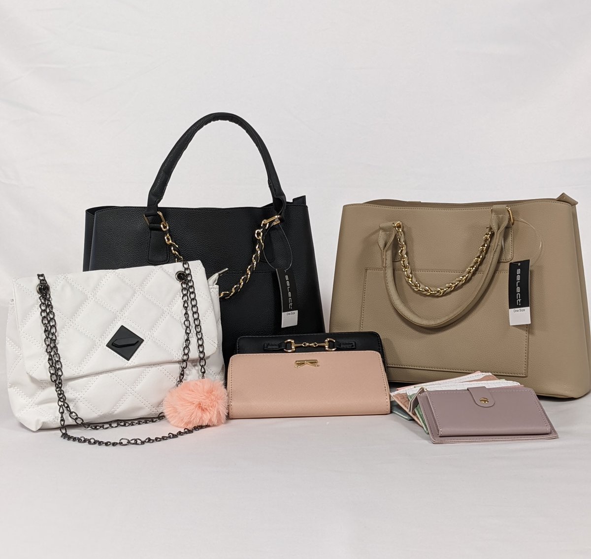 AlhambraCentre's tweet image. If you're buying for someone who loves to be on trend this #MothersDay head to @SelectFashion. With the latest fashion styles, cutest pyjama sets and on-trend accessories you can treat her to something that will truly make her smile 💝

#SelectStyle #SlayInSelect #MothersDayGifts