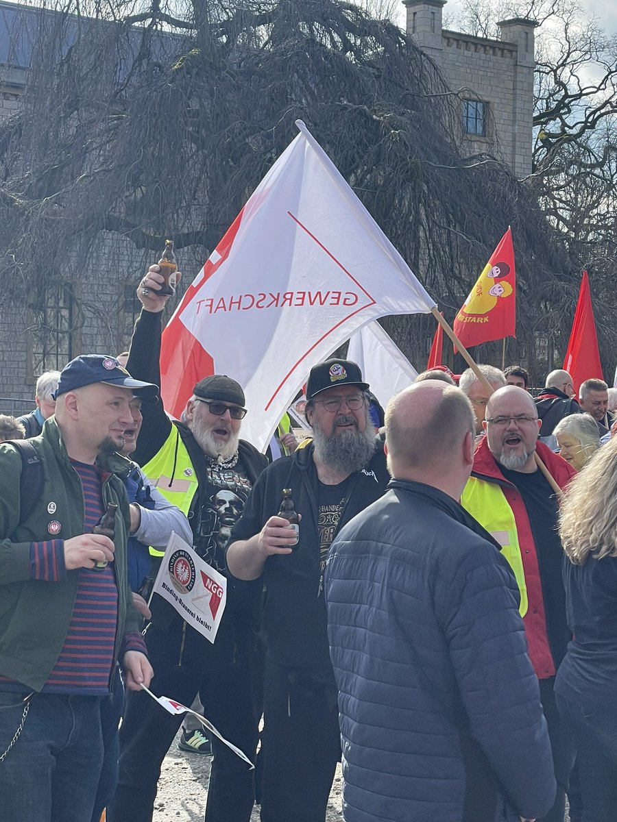 SKoerzell's tweet photo. Der Oetkerkonzern muss die Entscheidung, die Binding Brauerei in #Frankfurt zu schließen, zurücknehmen. 150 Beschäftigte und ihre Familien brauchen eine Perspektive. #Oetker
#Bindingbleibt @dgb_news @GewerkschaftNGG @DGBHeTh @DGBNRW @an1961weber @M_Rudolph_KS https://t.co/FXARJGKMYH