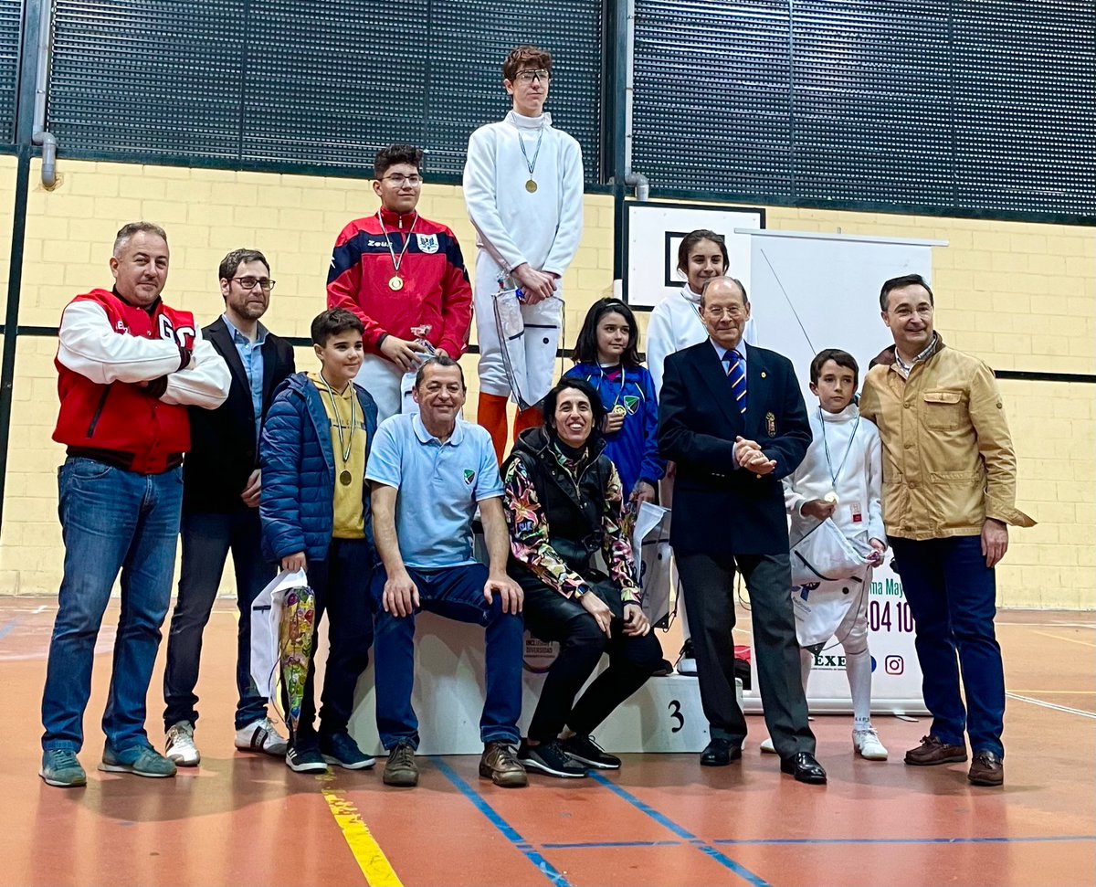 Entrega de premios a tod@s l@s participantes del I Critérium Menores de Esgrima <a href="/esgrimamayorga/">Esgrimacem</a>. 
Felicidades a tod@s los clubes participantes: Plasencia, Cáceres, Salamanca, Badajoz… 
<a href="/Ayto_Plasencia/">Ayto. de Plasencia</a> <a href="/samuelmargar/">SAMUEL MARQUEZ</a> <a href="/MARIAES33197853/">ESTHER SANCHEZ TAPIA</a>