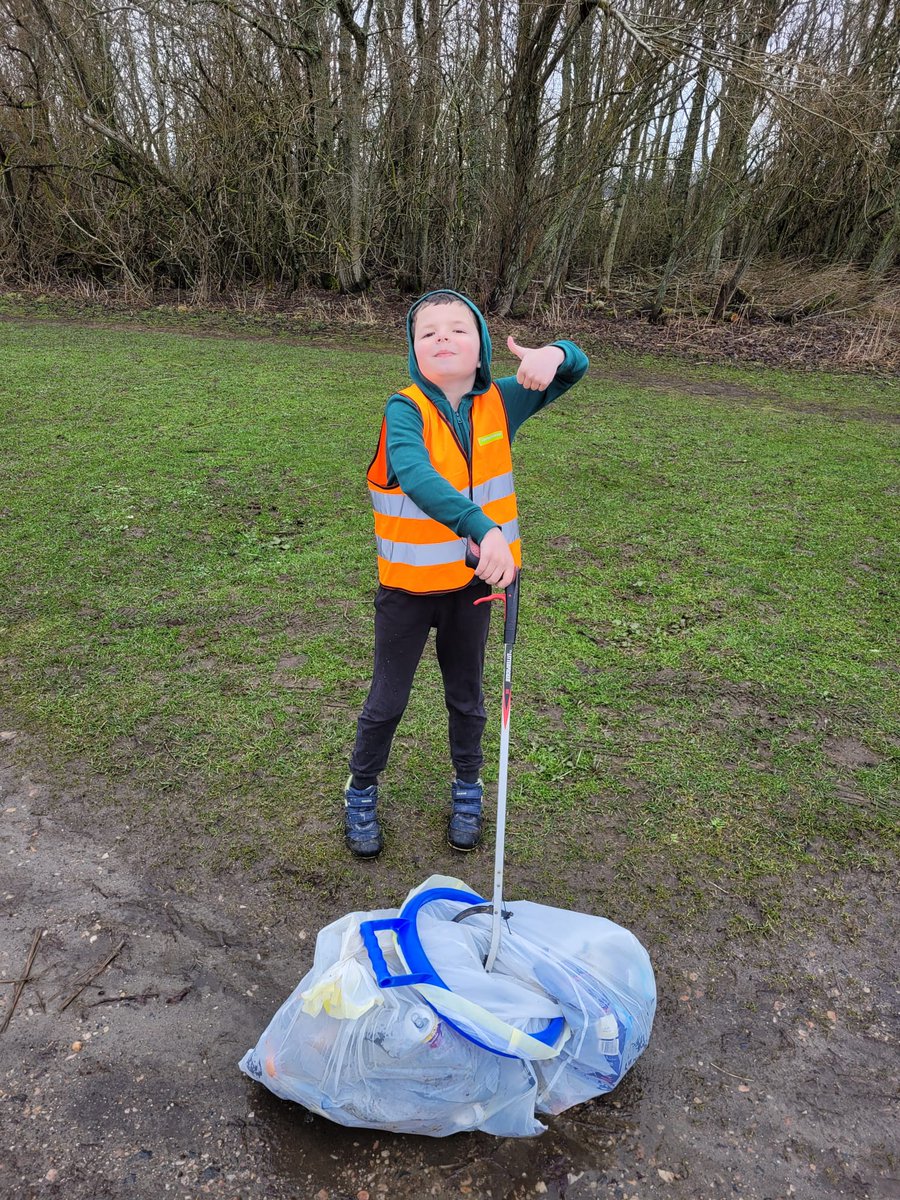 ItsMediaMike's tweet photo. Very proud of my youngest for taking part in the #GBSpringClean, going out in the rain and collecting rubbish and recycling #litterheroes @KeepBritainTidy https://t.co/mzfqGA2H35