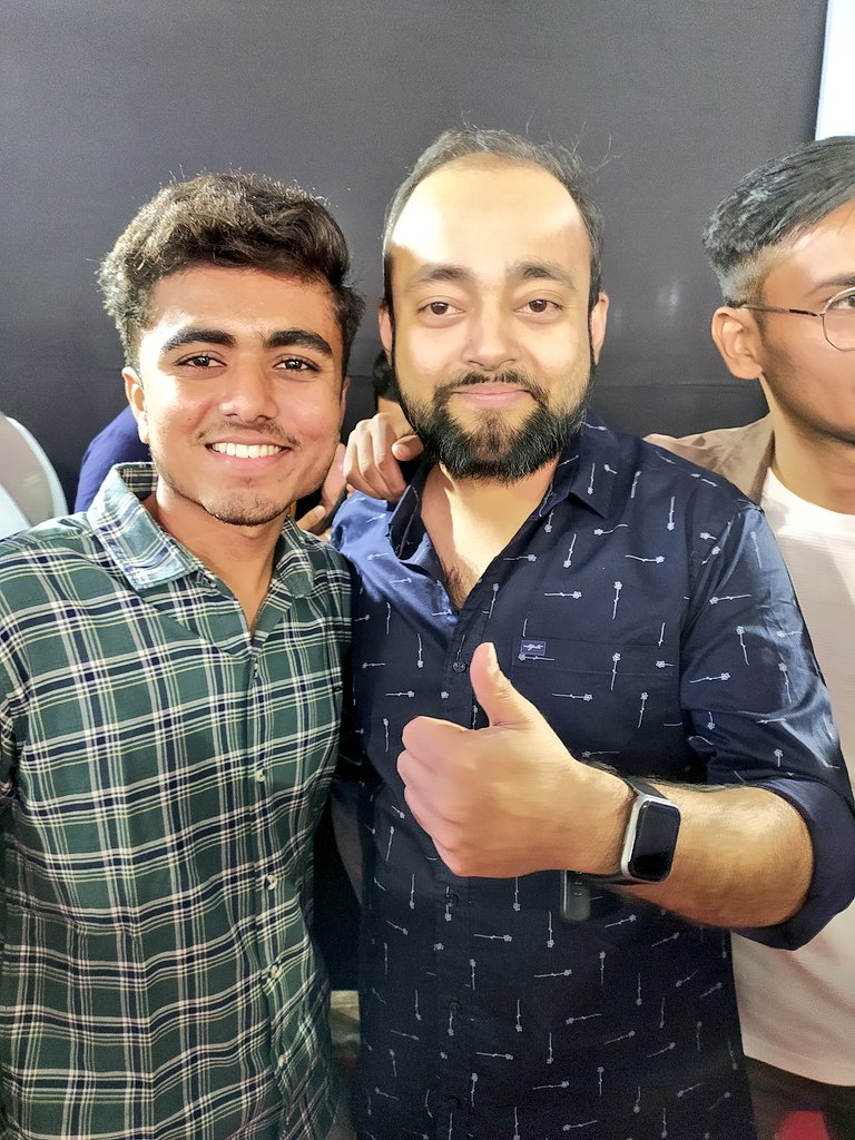 CricSmark's tweet photo. Today's My Pleasure to meet you Sir🤍
Feeling Blessed.😇🙏🏻
@Abhishekkar_ #Abhishekkar #IndianOptionsConclave #Surat #IOC4 #NSE #OptionsTrading https://t.co/dyoS6nOEKt