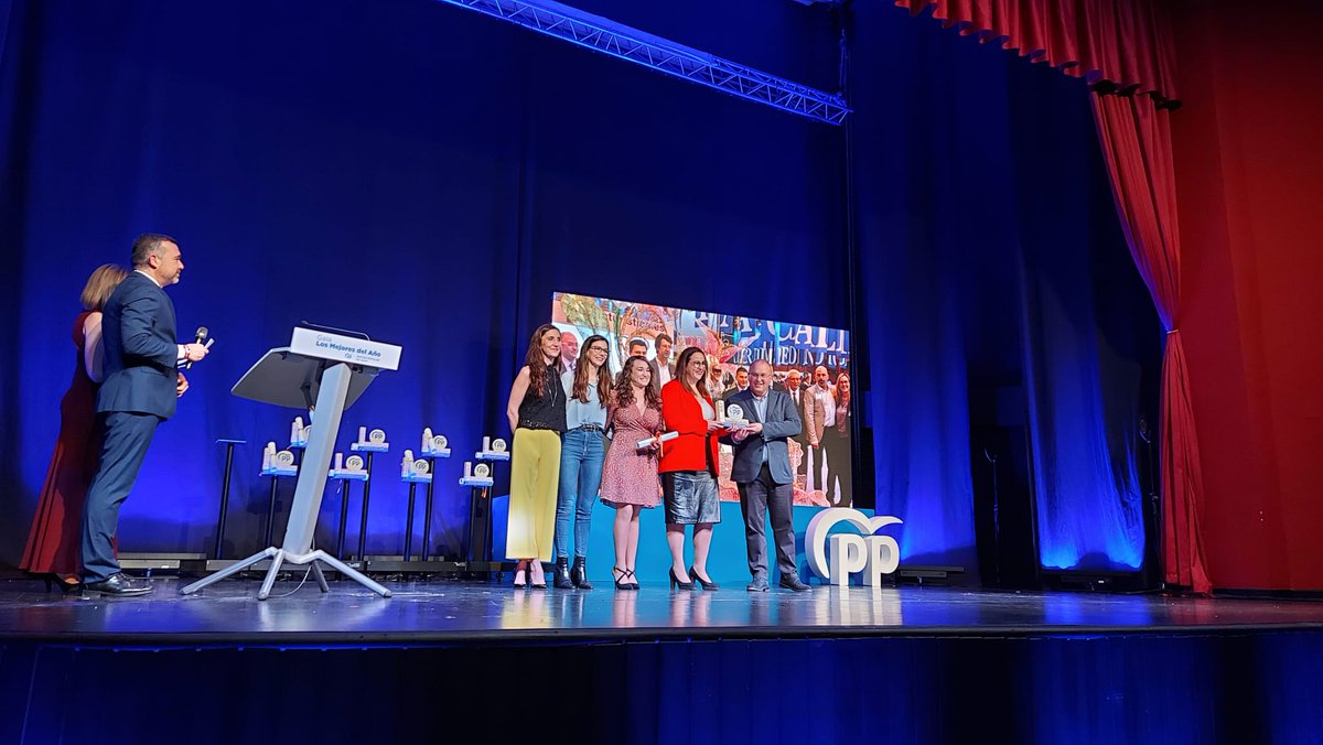 Mtelladof's tweet photo. Excepcional noche en Murcia celebrando la gala de "Los Mejores del Año" organizada por @PPSanJavier.

Gracias a @jmluengogallego por recuperar esta hermosa tradición y reconocer los valores y el compromiso social de sus vecinos. Y enhorabuena a todos los premiados. https://t.co/qciTB8xAPM