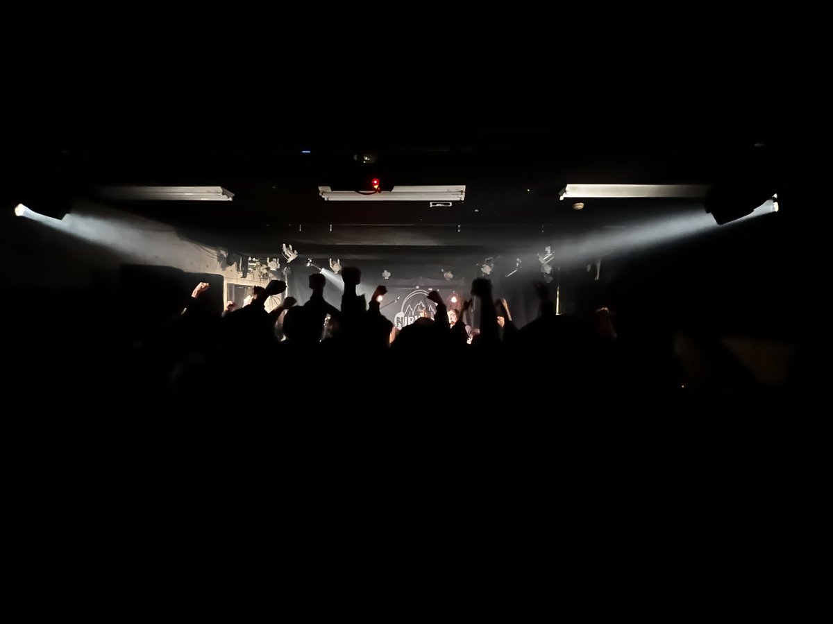 shimoaking's tweet photo. 会心の一撃出たわ！

GOODMANおめでとう&amp;ツアーの成功を祈る！

そしてバンド野郎ナカジマン、急なオファーにも関わらず快く受けてくれて感謝！

#gstudionirvash 
#goodman 
#レコ発 
#おめでとう 
#ツアー楽しんで 
#live 
#伍条仙 
#バンド野郎 
#カマした 
#最高 https://t.co/6RZAa3k6JZ