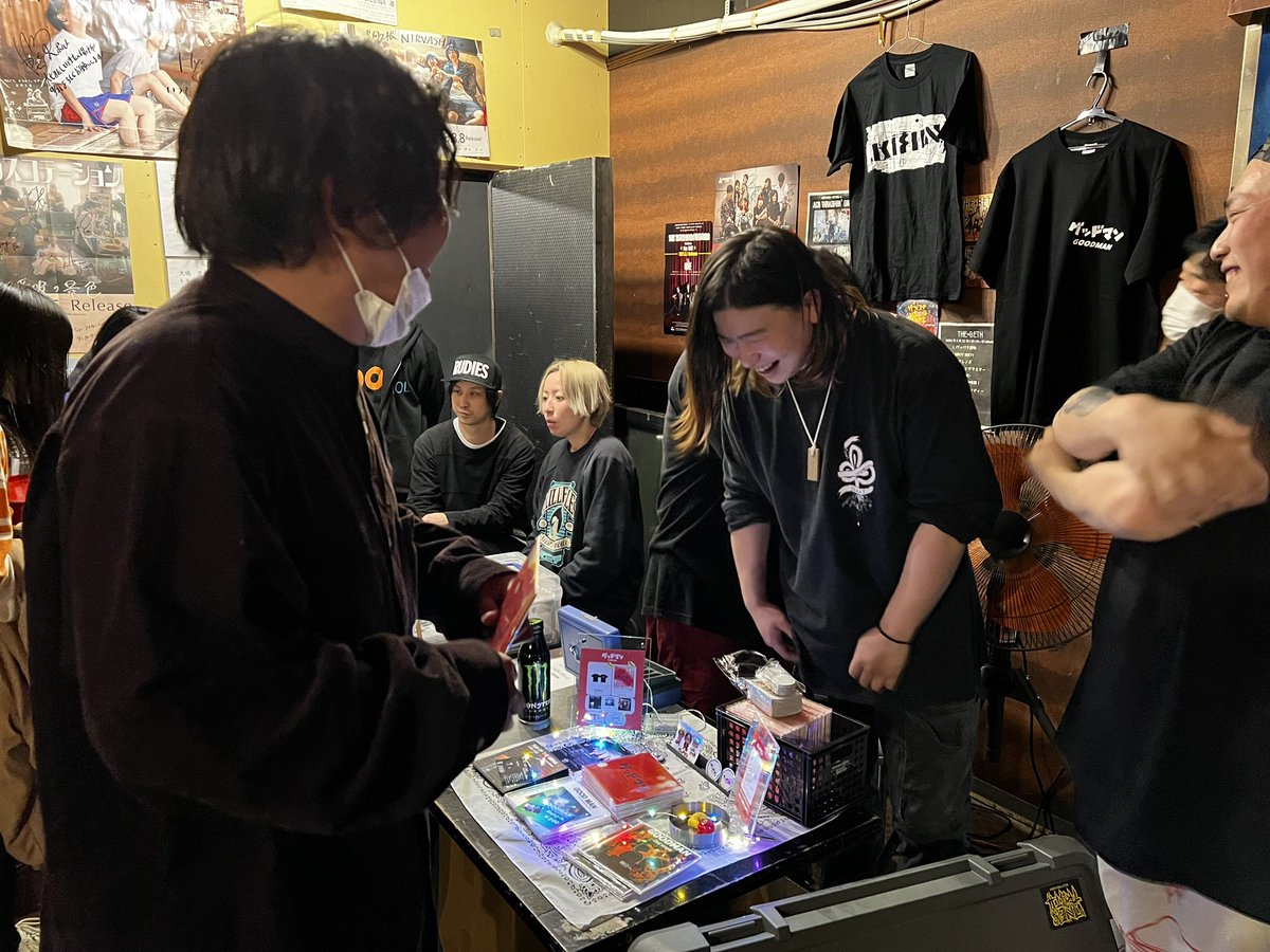 shimoaking's tweet photo. 会心の一撃出たわ！

GOODMANおめでとう&amp;ツアーの成功を祈る！

そしてバンド野郎ナカジマン、急なオファーにも関わらず快く受けてくれて感謝！

#gstudionirvash 
#goodman 
#レコ発 
#おめでとう 
#ツアー楽しんで 
#live 
#伍条仙 
#バンド野郎 
#カマした 
#最高 https://t.co/6RZAa3k6JZ