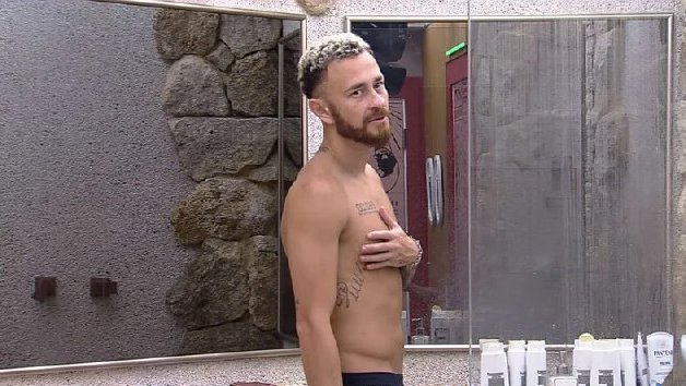 centralreality's tweet photo. Fred: "O Di Ferrero aguçou um lado bissexual meu que fazia tempo que não era aguçado."

Gabriel: "Ele é gato. E você viu o baixista? O baixista é muito gato."

Fred: "Ele passava muito perto, olhava muito no meu olho e eu estava confundindo as paradas. Eu não estava levando pra um lado de brother." #BBB23