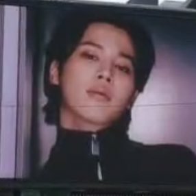 ran__min's tweet photo. الكورريين عايشين بنعيممم تخيلل ماشي بالشارع تشوف صور جديدة لجيمين اول مره نشوفها وصوره بكل مكان!!😭��😭😭😭 https://t.co/UldCmV8aoh