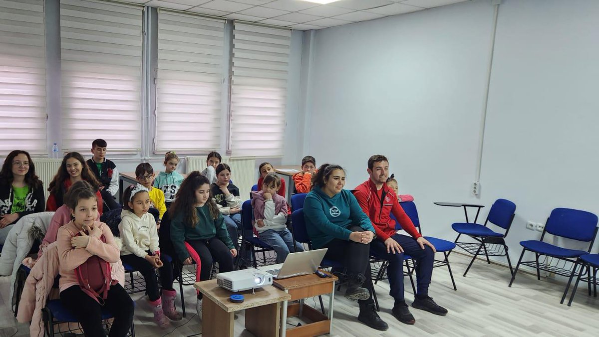 18 Mart Çanakkale Zaferi'nin 108. yıldönümü dolayısıyla Savaştepe Gençlik Merkezimizde belgesel gösterimi yapıldı.

🇹🇷 Çanakkale Şehitlerimizin Mekanları Cennet, Ruhları Şad olsun... 🤲

#ÇanakkaleZaferi