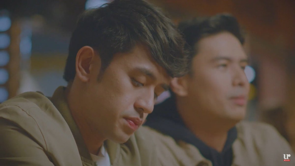 eirannrossu's tweet photo. wait... diba si Christian Bautista yung katabi ni David ditoooo? 😭😭
isn't he the original singer of the song? omgg

BarDa MVTrailer
#BarDaWayYouLookAtMeMV https://t.co/6038oLMnlt