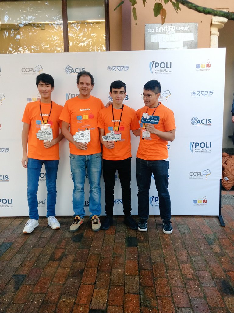 ncardoz's tweet photo. Participación del equipo de @Uniandes en la maratón regional se programación de la #ICPC.
@DISCuniandes @inguniandes @comunidadACIS https://t.co/fXgXFqdfBG