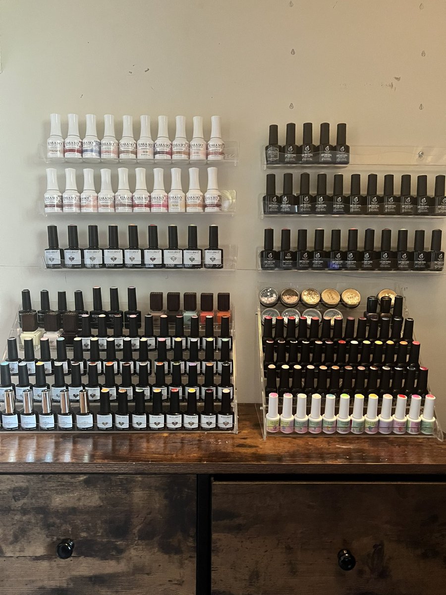 stefanartistry's tweet photo. and this isn’t even all of my polishes 🤭 I still gotta put up the other six racks to fit the rest of my collection. #NailPolishes #NailPolishCollection #GelNailPolishes https://t.co/f6PIYyxxzC