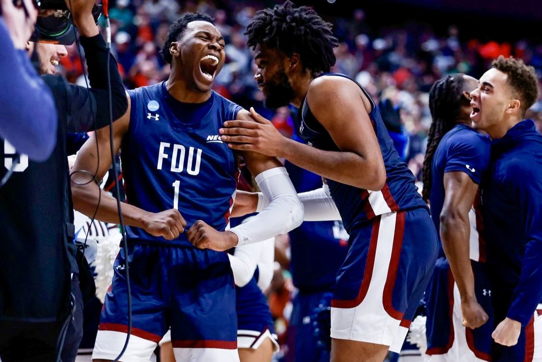 FDUWhatsNew's tweet photo. A dream come true 💙❤️ https://t.co/wvDsWMFX3b