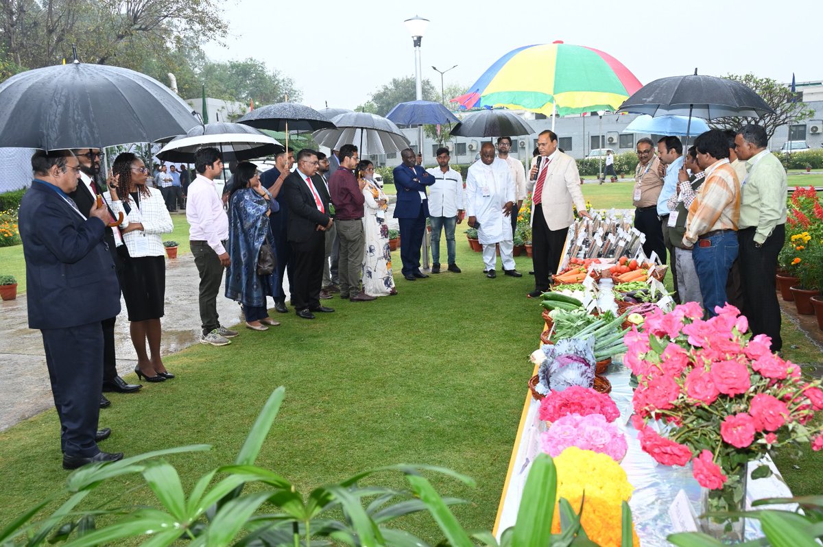 AgriGoI's tweet image. The Honorable Ministers of Gambia, Guyana, Niger, Sri Lanka, Sudan, Suriname, and other high-ranking Indian dignitaries made a field visit to the ICAR-IARI during the Global Millets (#ShreeAnna) Conference held on March 18th, 2023, at the IARI PUSA Campus in New Delhi.