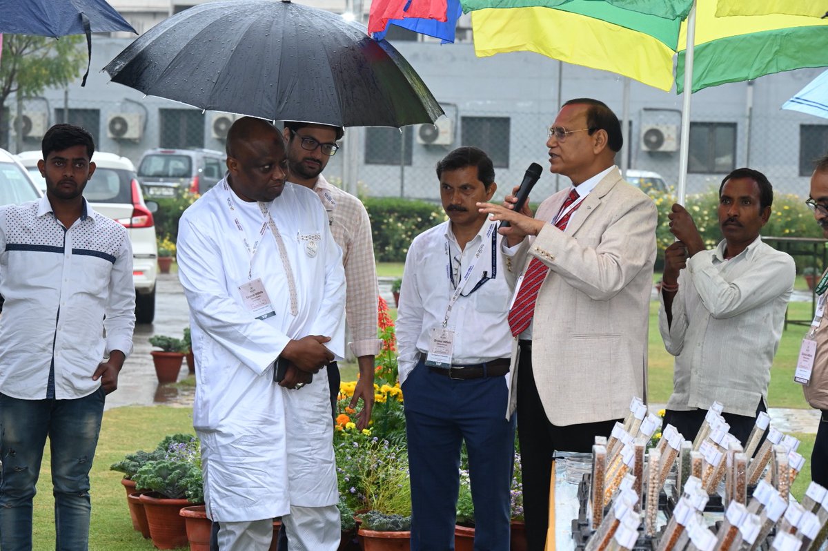 AgriGoI's tweet image. The Honorable Ministers of Gambia, Guyana, Niger, Sri Lanka, Sudan, Suriname, and other high-ranking Indian dignitaries made a field visit to the ICAR-IARI during the Global Millets (#ShreeAnna) Conference held on March 18th, 2023, at the IARI PUSA Campus in New Delhi.