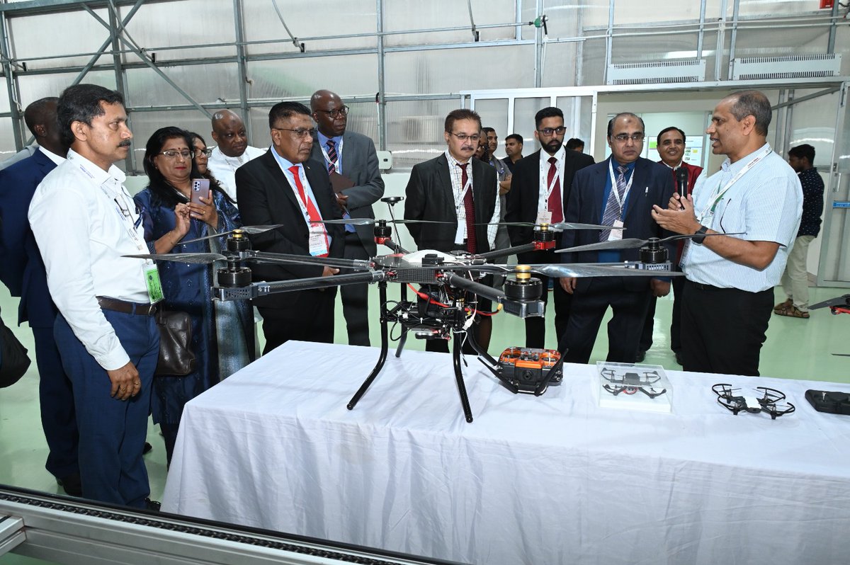 AgriGoI's tweet image. The Honorable Ministers of Gambia, Guyana, Niger, Sri Lanka, Sudan, Suriname, and other high-ranking Indian dignitaries made a field visit to the ICAR-IARI during the Global Millets (#ShreeAnna) Conference held on March 18th, 2023, at the IARI PUSA Campus in New Delhi.