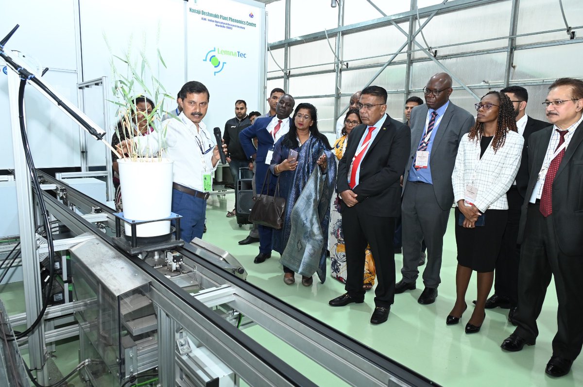 AgriGoI's tweet image. The Honorable Ministers of Gambia, Guyana, Niger, Sri Lanka, Sudan, Suriname, and other high-ranking Indian dignitaries made a field visit to the ICAR-IARI during the Global Millets (#ShreeAnna) Conference held on March 18th, 2023, at the IARI PUSA Campus in New Delhi.