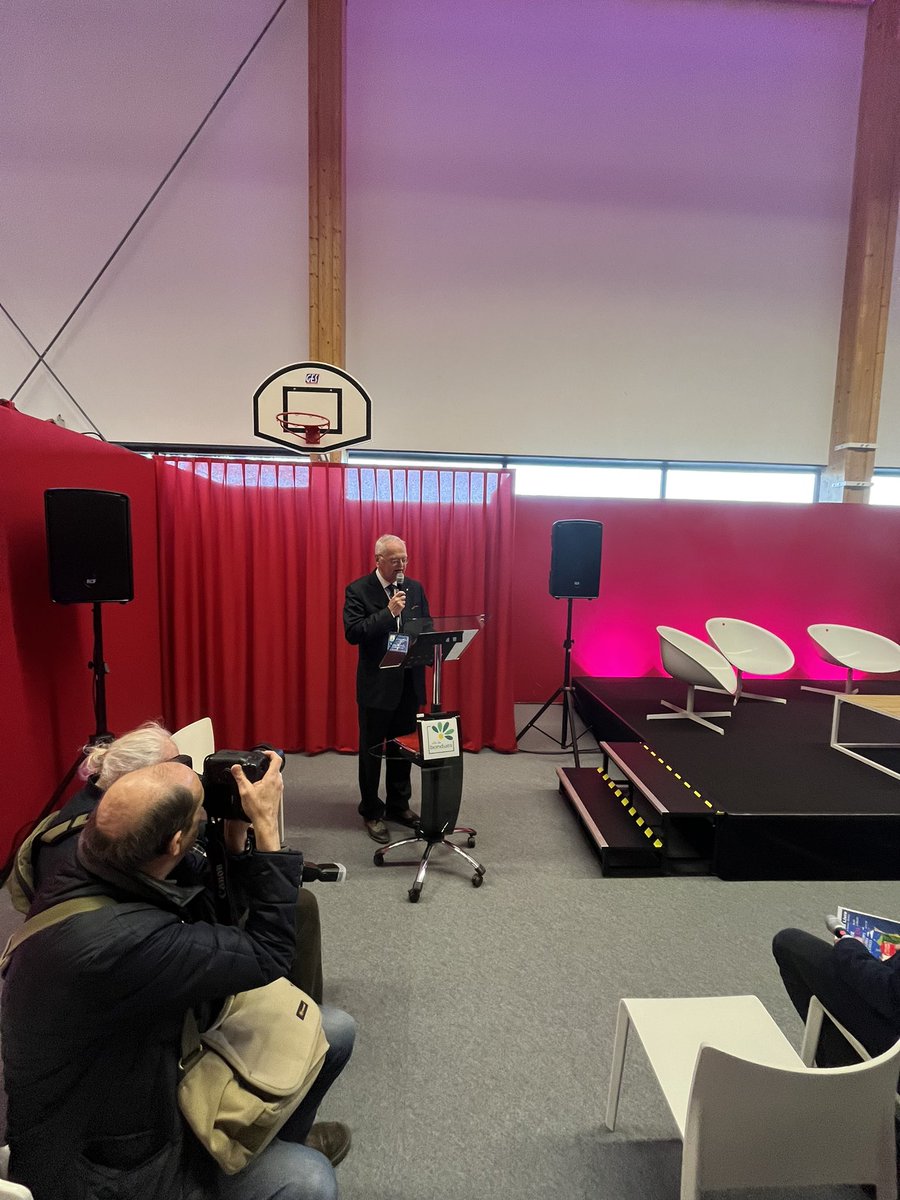 Avec ma collègue et amie Brigitte Lherbier à l’inauguration du 24eme salon du livre de Bondues ce matin. 
L’occasion de féliciter le commissaire général et 1er adjoint Pierre Zimmermann, à qui nous avions décerné la médaille du Sénat en janvier dernier.