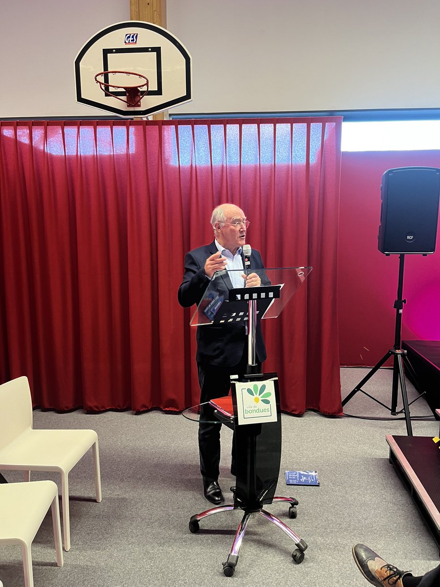 DAUBRESSE_MP's tweet photo. Avec ma collègue et amie Brigitte Lherbier à l’inauguration du 24eme salon du livre de Bondues ce matin. 
L’occasion de féliciter le commissaire général et 1er adjoint Pierre Zimmermann, à qui nous avions décerné la médaille du Sénat en janvier dernier. https://t.co/I6g4mTrnzy