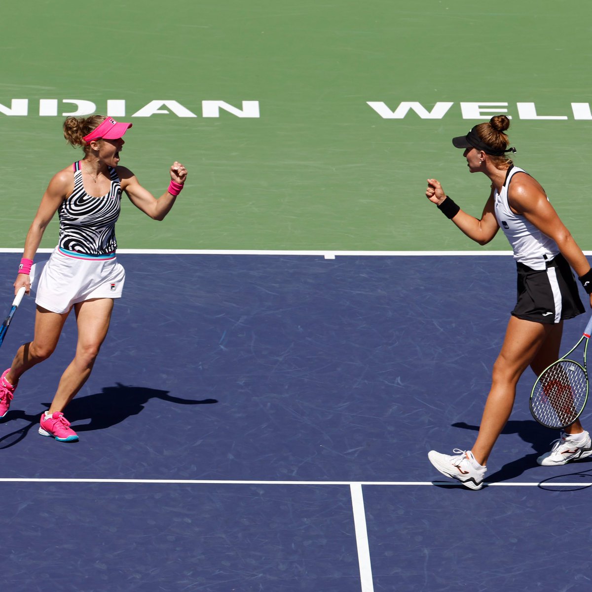 tenis_fm's tweet image. Final dobles femenino #WTA1000 #IW23 #TennisParadise #18Mar 
⏰ Hora española
19:00 🇨🇿#Krejcikova &amp;amp; #Siniakova vs 🇩🇪#Siegemund &amp;amp; #Haddad 🇧🇷