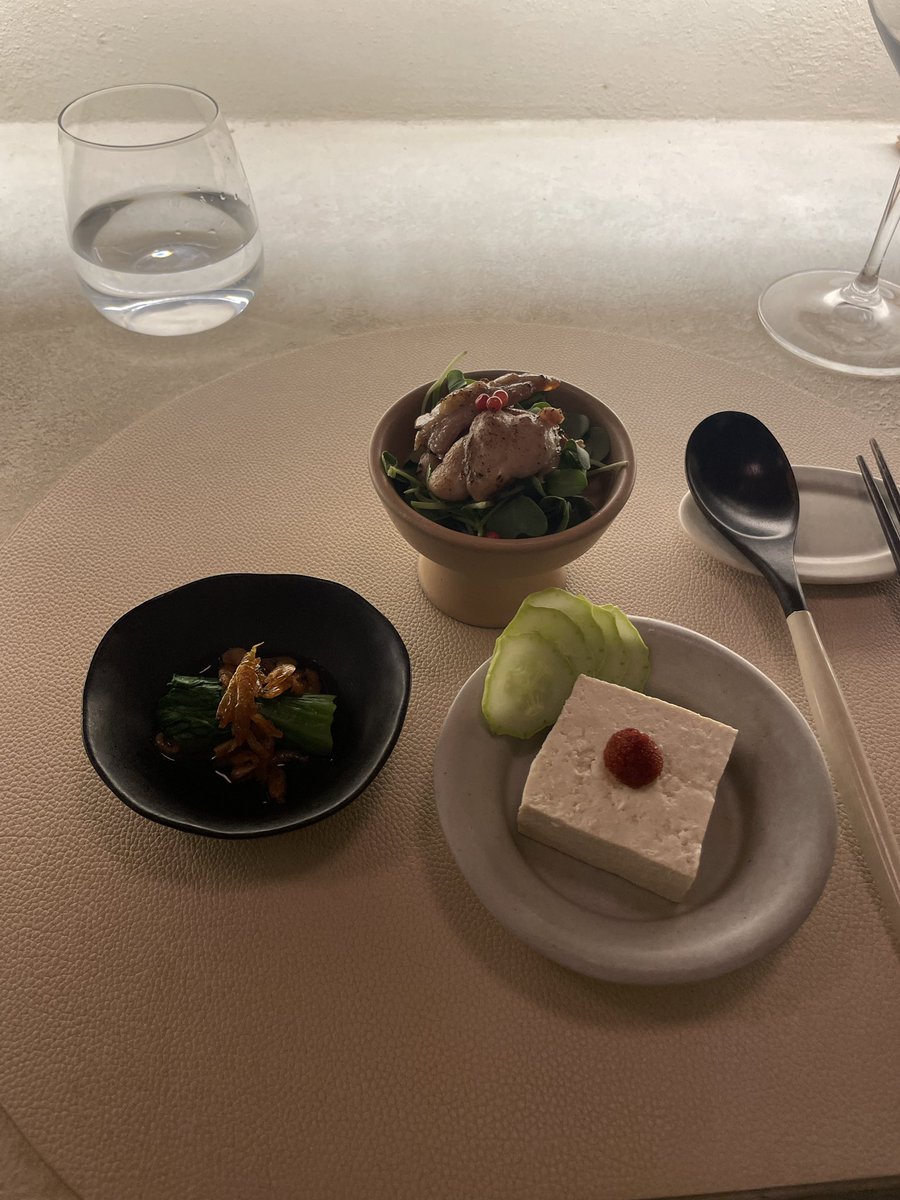 silversil_go's tweet image. 오카즈 폼 미쳤다

#서촌 #오카즈