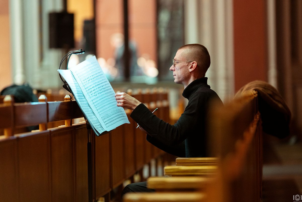 Klasika_LR3's tweet photo. 17.00 tiešraidē no @VKCesis @LNSO un diriģents Guntis Kuzma atklās #BalticMusicDays! Skanēs #ŽibuoklėMartinaitytė #Saudade, @erkkisven Tüür Klarnetes koncerts un Krista Auznieka simfonija #One. Vienlakus tiešraidi dzirdēs arī klausītāji Lietuvā #LRTKlasika https://t.co/9GBfTiE8zG https://t.co/JTnAxVSUUB