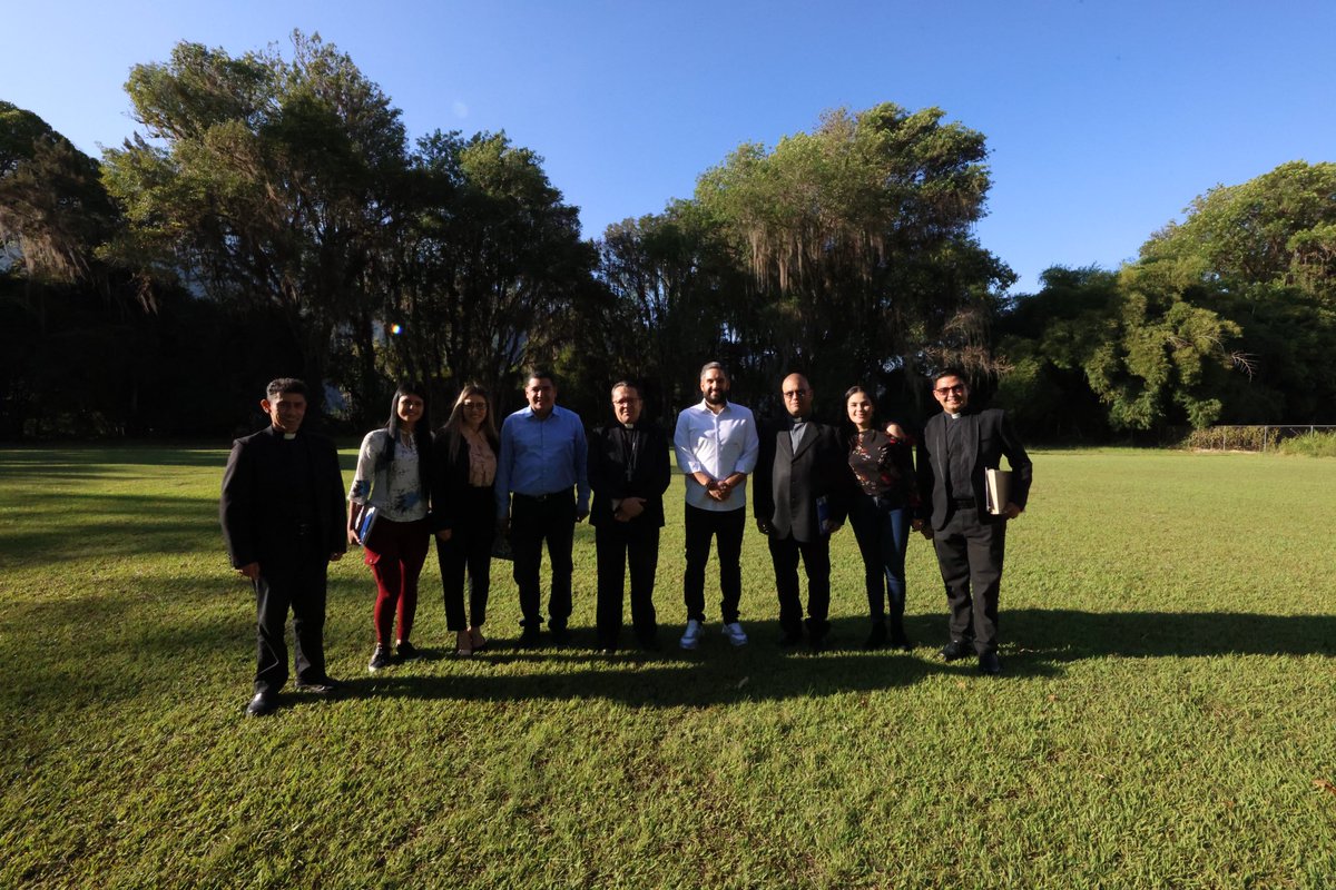 Gracias al Monseñor Luis Enrique Ruiz por guiar nuestro recorrido por el histórico Seminario San Buenaventura de Mérida. Este lugar que dio origen a la Universidad de Los Andes es un ejemplo de constancia, de excelencia académica y espiritualidad para todos los #VenezolanosDeFe.