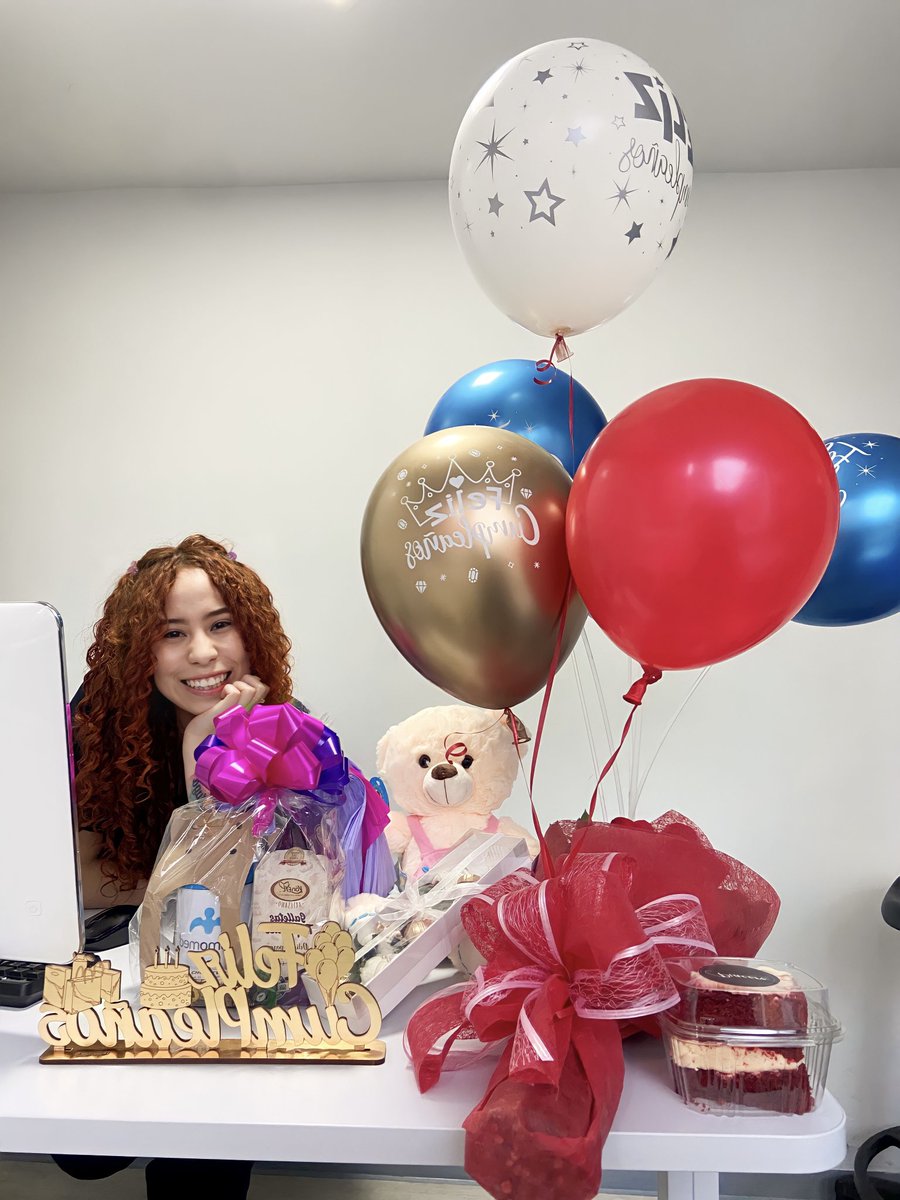 Suert_e's tweet photo. Hace un año recibí mi cumpleaños como estudiante en una ciudad hermosa a la cual quise volver y ojalá con un buen trabajo.EFECTIVAMENTE un año después me cumplí ese sueño. Feliz Cumpleaños a la Dani que lo está logrando de a poquito. Los 24 rodeada de seres increíbles⭐️🎈 https://t.co/Poj9l3fNMo