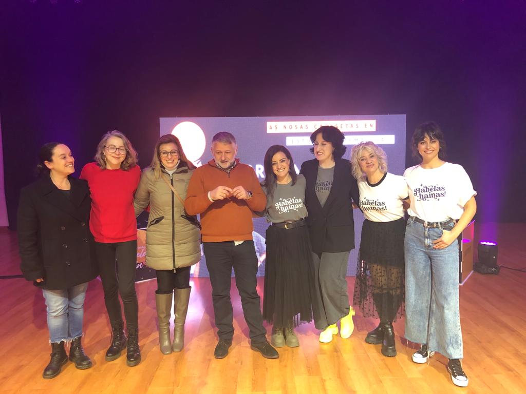 Onte no <a href="/ConcelloSilleda/">Concello de Silleda</a> volvimos a escachar da risa co ciclo #CómicasHabelasHainas! A deputada <a href="/noemi_outeda/">Noemí Outeda</a> non se perdeu o gran espectáculo de <a href="/Jazminjazzsoul/">Jazmin Abuin Janeiro 🛰️</a>, @ArantxaTreus e <a href="/martadoviro/">marta doviro</a>