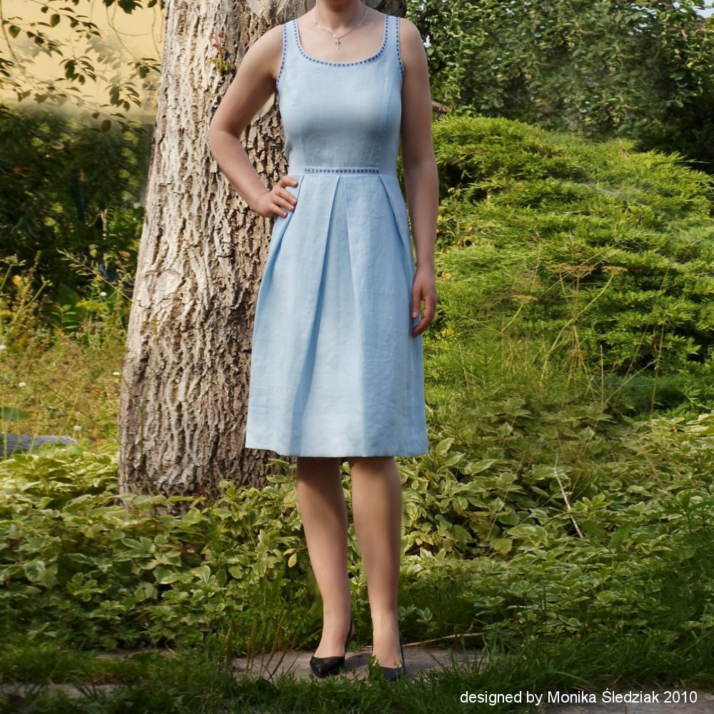 As spring aproaches I want to show you linen dress designed in 2010. I still have the dress, but the walnut tree behind me is already cut. 
#linen #flax #dress #design #fashiondesign #spring