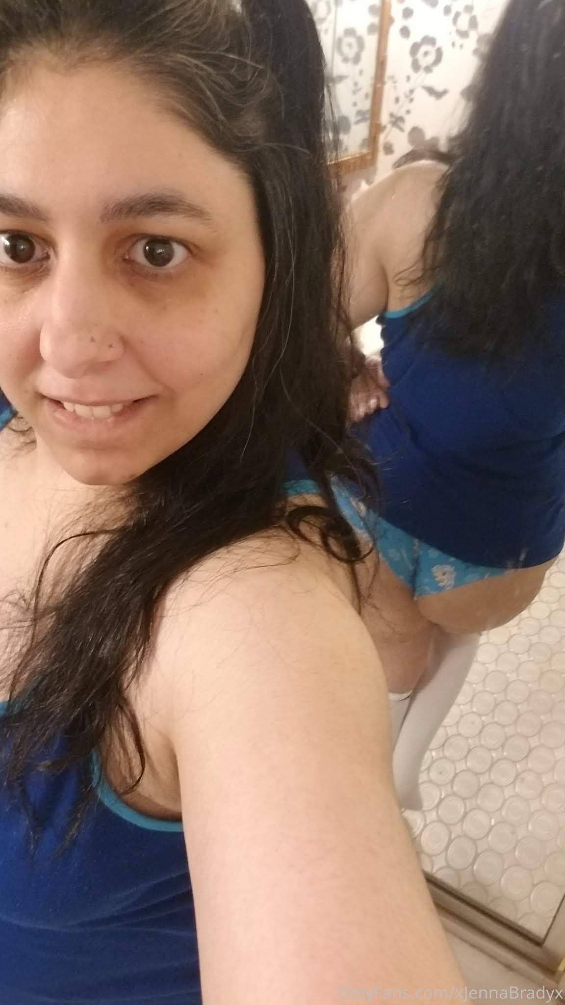 does my butt pass like 2 people? https://t.co/MeSPOg0L9W