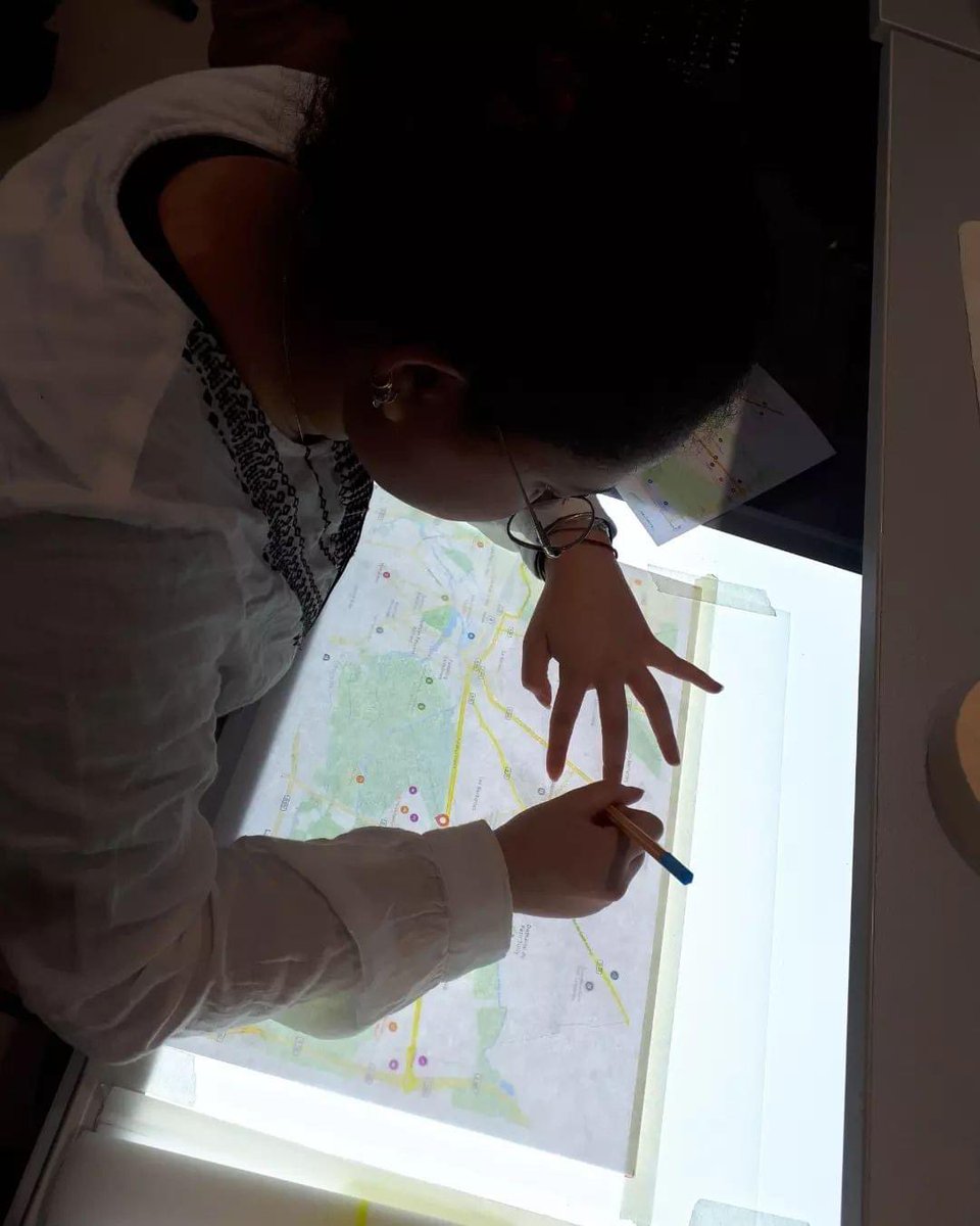 LAF_18_18's tweet image. Deuxième journée de workshop Parcours urbain / Installation in situ, avec l&apos;artiste Anne Houel, auprès des étudiant.e.s de la CPES-CAAP du lycée Alain-Fournier de Bourges.
@annehouel 
#cpescaap 
#cpesarts 
#classeprepaart 
#parcoursurbain
#installation 
#installationinsitu