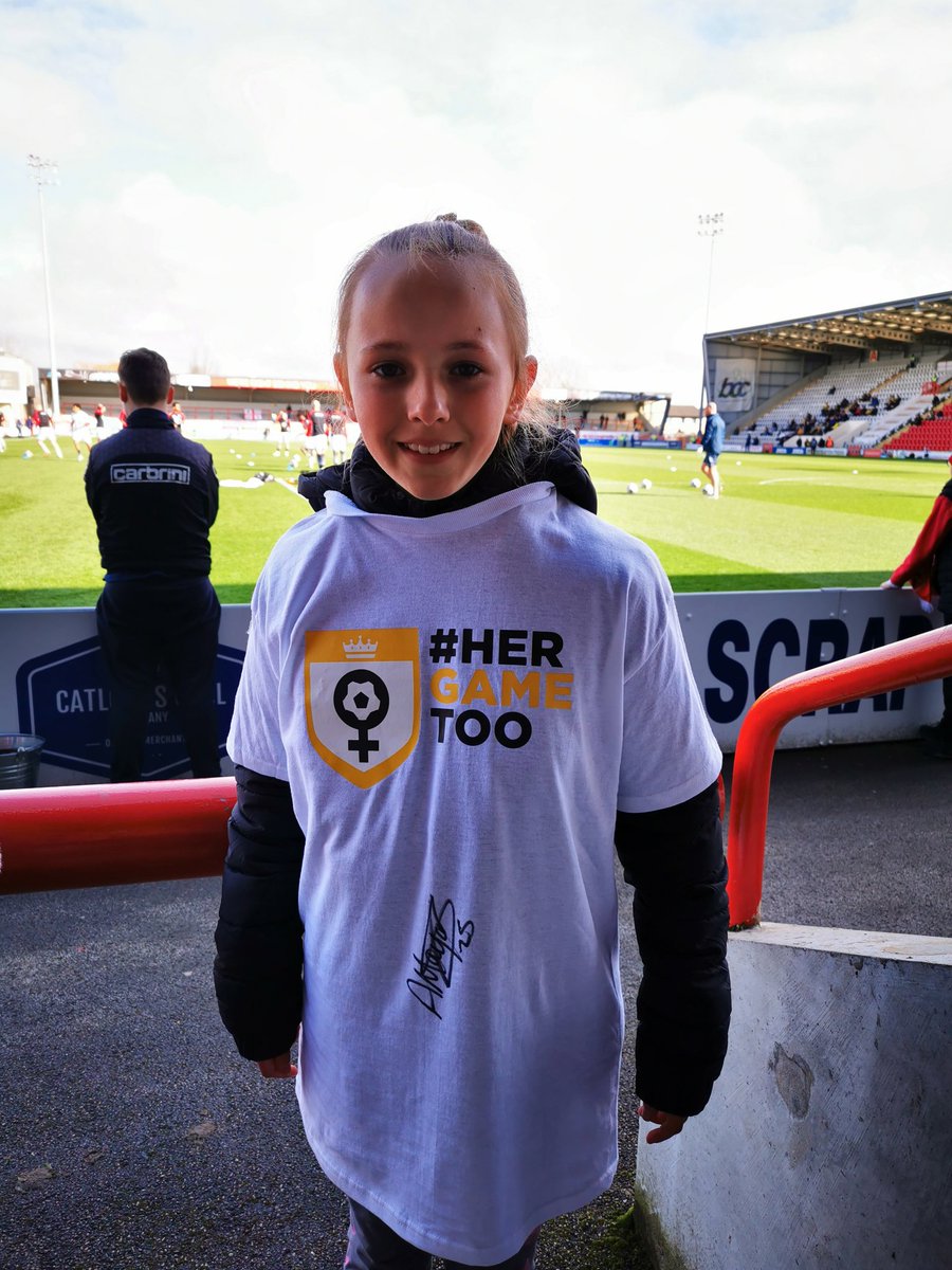BigAlRogers's tweet photo. @adammayor6 Thanks for the shirt Adam. You've just made my 9 year old, Tallulah, very happy. She watches your game so closely and tries to play like you.
We're definitely even for the pie incident 😂😂😂
@MorecambeFC @mfccommunity @gt7academy @Gt7Ladies
#HerGameToo #morecambe #pne https://t.co/1GjDND9YsR