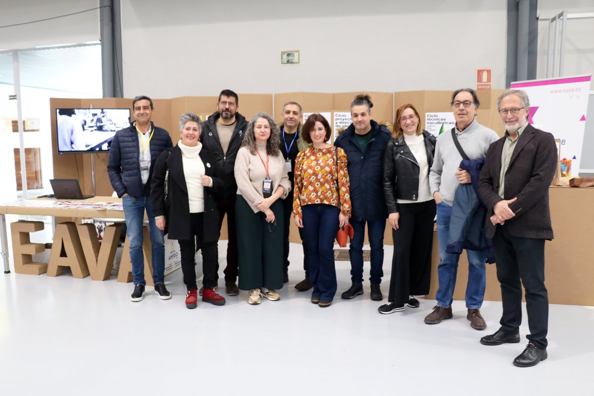 TomaLaPalabraVA's tweet photo. Acompañamos la apertura de #Craftinnova, el IV Encuentro Internacional de Oficios Artísticos e Innovación de #Valladolid, una edición que supone una renovación de la visión tradicional de la artesanía incluyendo la creación digital y nuevas tecnologías.

ℹ️https://t.co/2bdW5nA8B4 https://t.co/QgukHTeGP8