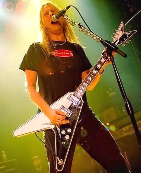 Happy 57th Birthday Jerry Cantrell 
Love the V 
WE ARE GENERATION X 