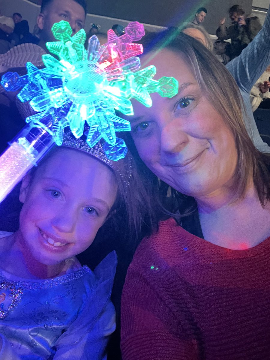 Diane2824's tweet photo. #disneyonice#liverpool https://t.co/o4UzklrkAO