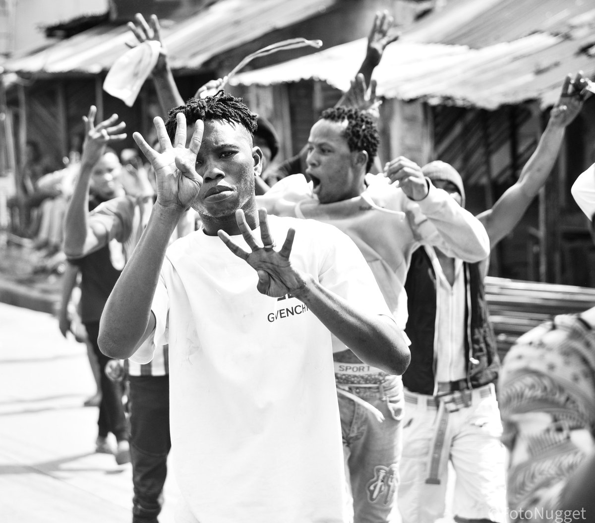 FotoNugget's tweet photo. Jubilations as Seyi Makinde cleared three (3) Polling Units in Sobaloju Open Space, Isale Ijebu, Ibadan South West, Oyo State. 

#NigeriaDecides2023 https://t.co/KVJOrdUyda