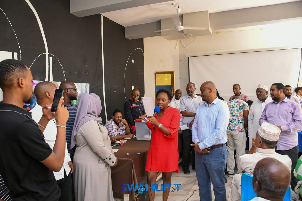 charlruto's tweet photo. Earlier this week, I attended & issued a keynote address on youth & gender empowerment at the official launch of the "Women Student
Welfare Association" & the "Boys to
Men Mentorship Program" by the University of Nairobi Students Association -Mombasa Campus at the @swahilipothub https://t.co/QzmFxyEhII