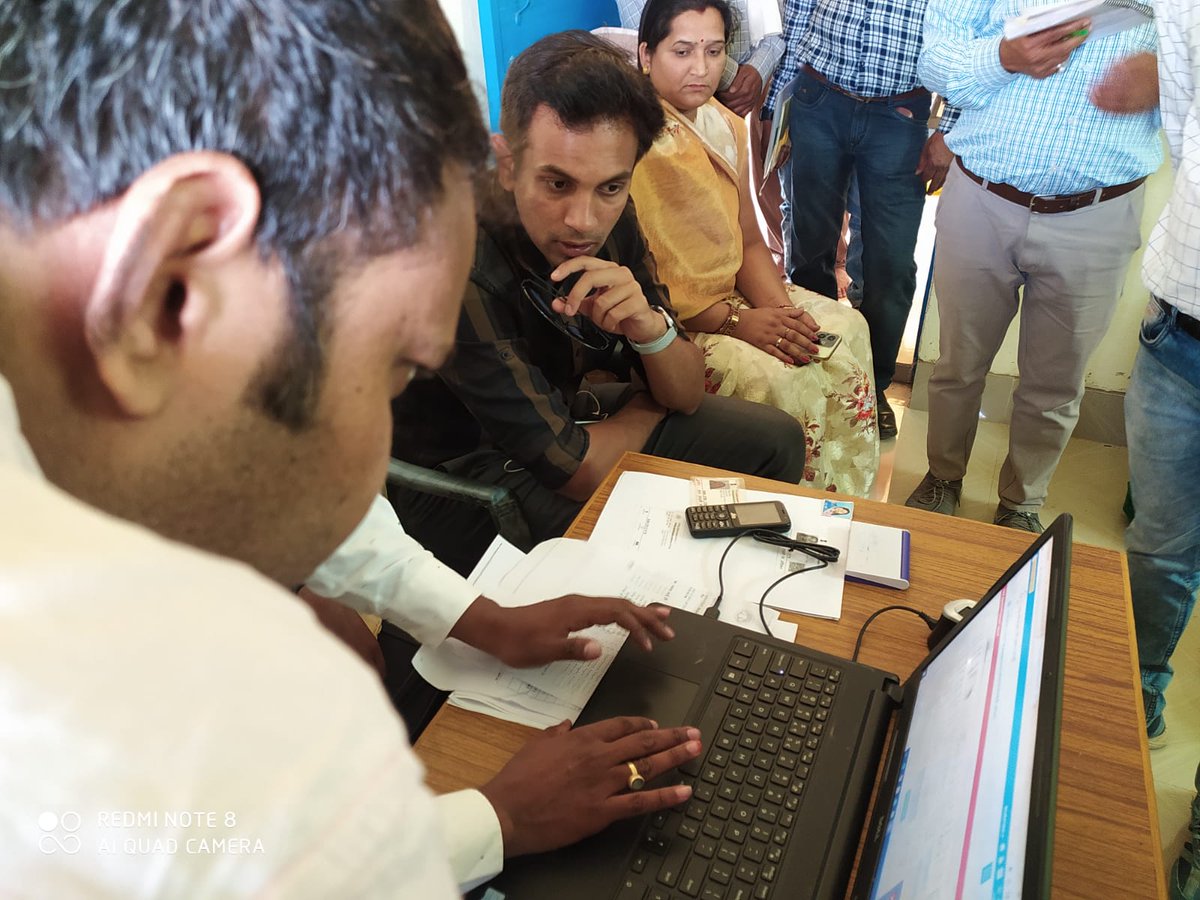 मुख्य कार्यपालन अधिकारी जिला पंचायत डॉ सौरव संजय सोनवणे द्वारा लाडली बहना योजना अंतर्गत eKYC कैप का निरीक्षण एवम महिलाओं को प्रोत्साहित करते हुए ग्राम पंचायत शिवराजपुर एवम जनपद नईगढ़ी में।
<a href="/RewaCollector/">Collector Rewa</a> 
<a href="/JansamparkMP/">Jansampark MP</a> 
<a href="/CMMadhyaPradesh/">Chief Minister, MP</a> 
<a href="/minprdd/">Panchayat and Rural Development Department, MP</a> 
<a href="/PMOIndia/">PMO India</a>