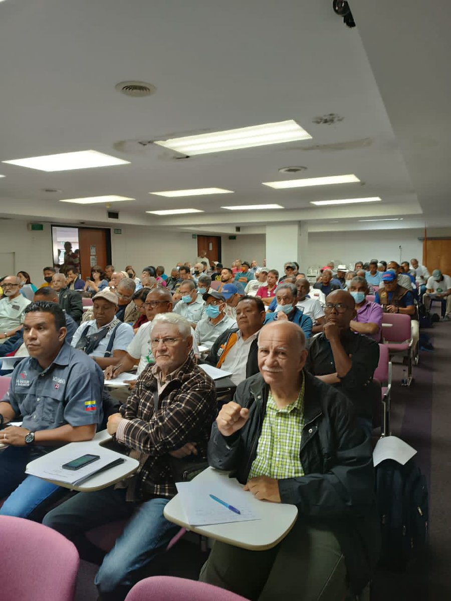 APUCV's tweet photo. Inicia en nuestro auditorio la Asamblea Nacional de Trabajadores en Lucha.
Un esfuerzo unitario orientado a fortalecer la lucha por #SalariosYPensionesIndexadas , libertad sindical y el derecho a la negociación Colectiva.
#18Mar #ANTL https://t.co/REV9qKlqmD