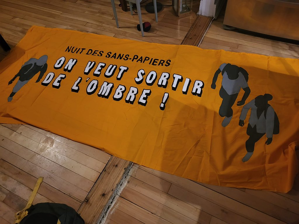 SolidariteMTL's tweet photo. Nuit des sans papiers - on veut sortir de l’ombre! 

Joignez-vous à nous ce soir! Du samedi 18 mars à 19h30 au dimanche 19 mars à 10h
Complexe Guy-Favreau, 200, boul René-Lévesque Ouest (Métro Place-d’Armes)

Venez passer une heure ou deux avec nous pour nous soutenir! https://t.co/pCD8ARV8EG