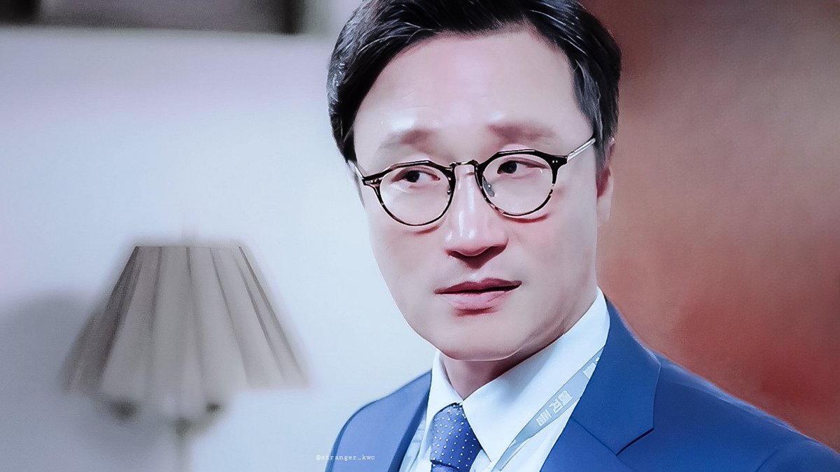 검사장님! 저 비밀의 숲1 보고 있어요.    
                                
                                             어디 보고 있는데?

황시목한테 화 내시는 부분이요.   
                                            
                                  도대체 어딜 보고 있다는 거야?