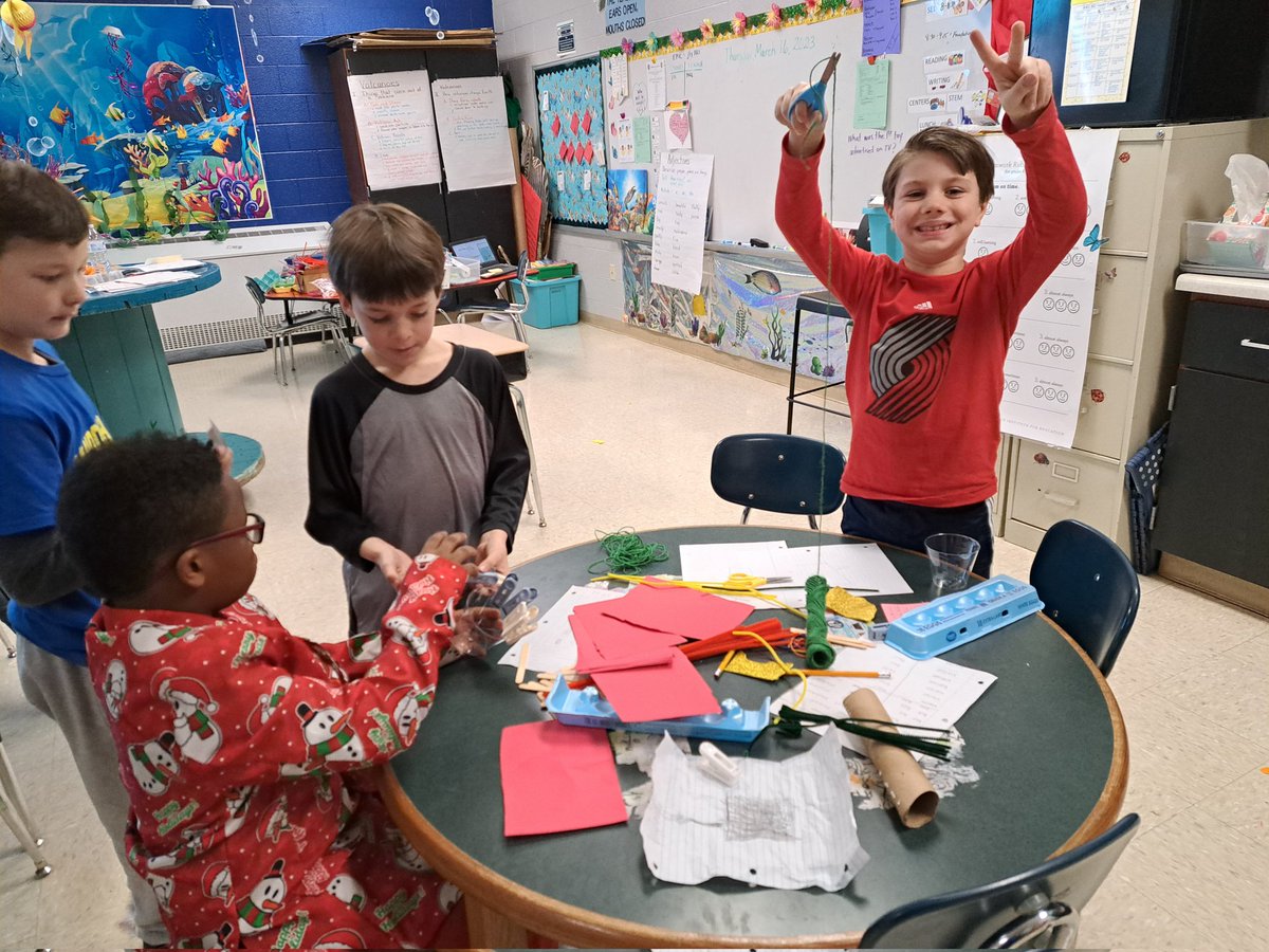 DegeorgeAnnette's tweet photo. Ahh, the trill of teaming up to make a leprechaun trap! 2nd grade at RHESS @howell_stem  @howellprincipal @dramaact1 #Buzzworthy 
The challenge: moving parts https://t.co/HJGIfofHll