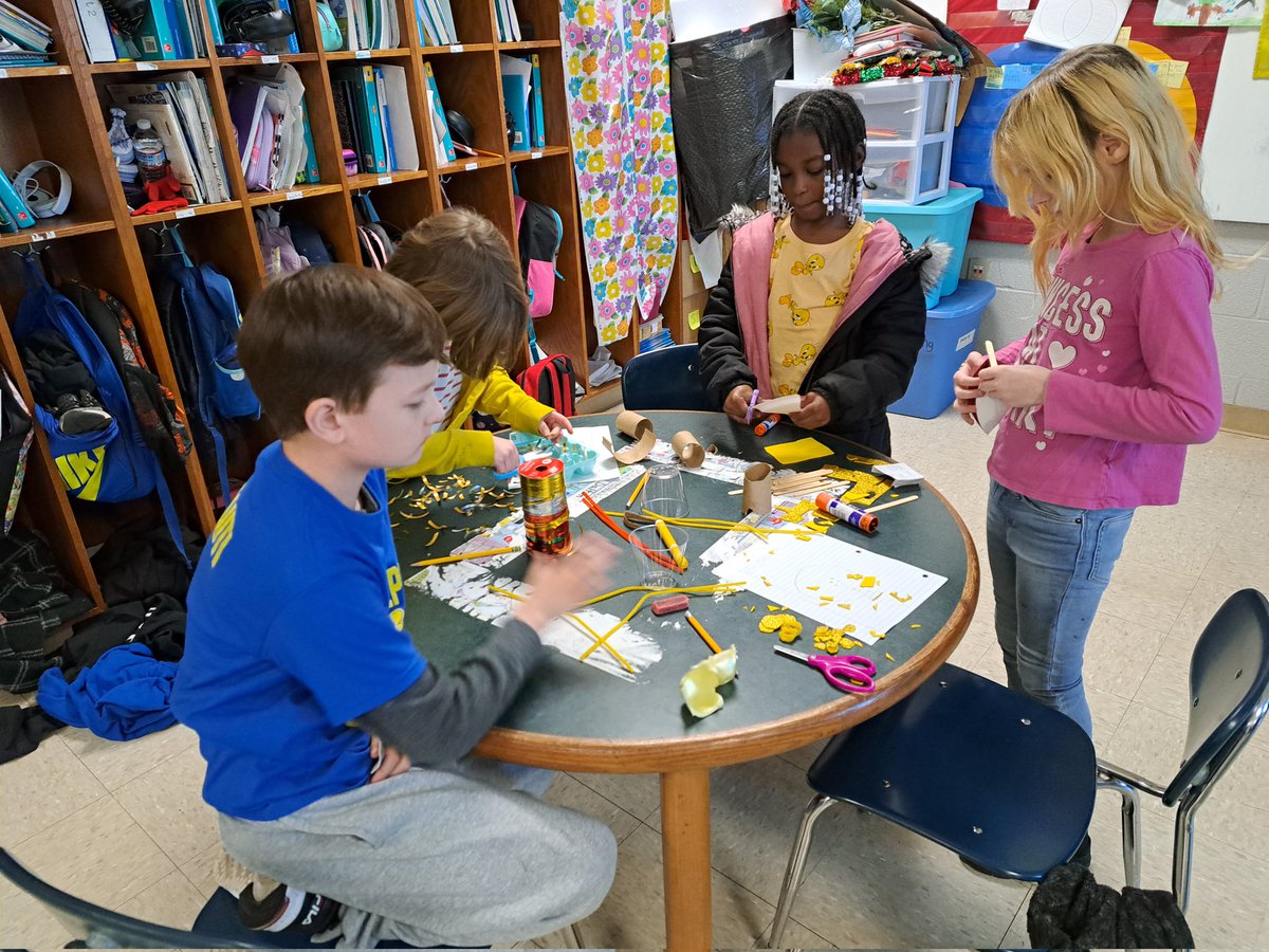 DegeorgeAnnette's tweet photo. Ahh, the trill of teaming up to make a leprechaun trap! 2nd grade at RHESS @howell_stem  @howellprincipal @dramaact1 #Buzzworthy 
The challenge: moving parts https://t.co/HJGIfofHll