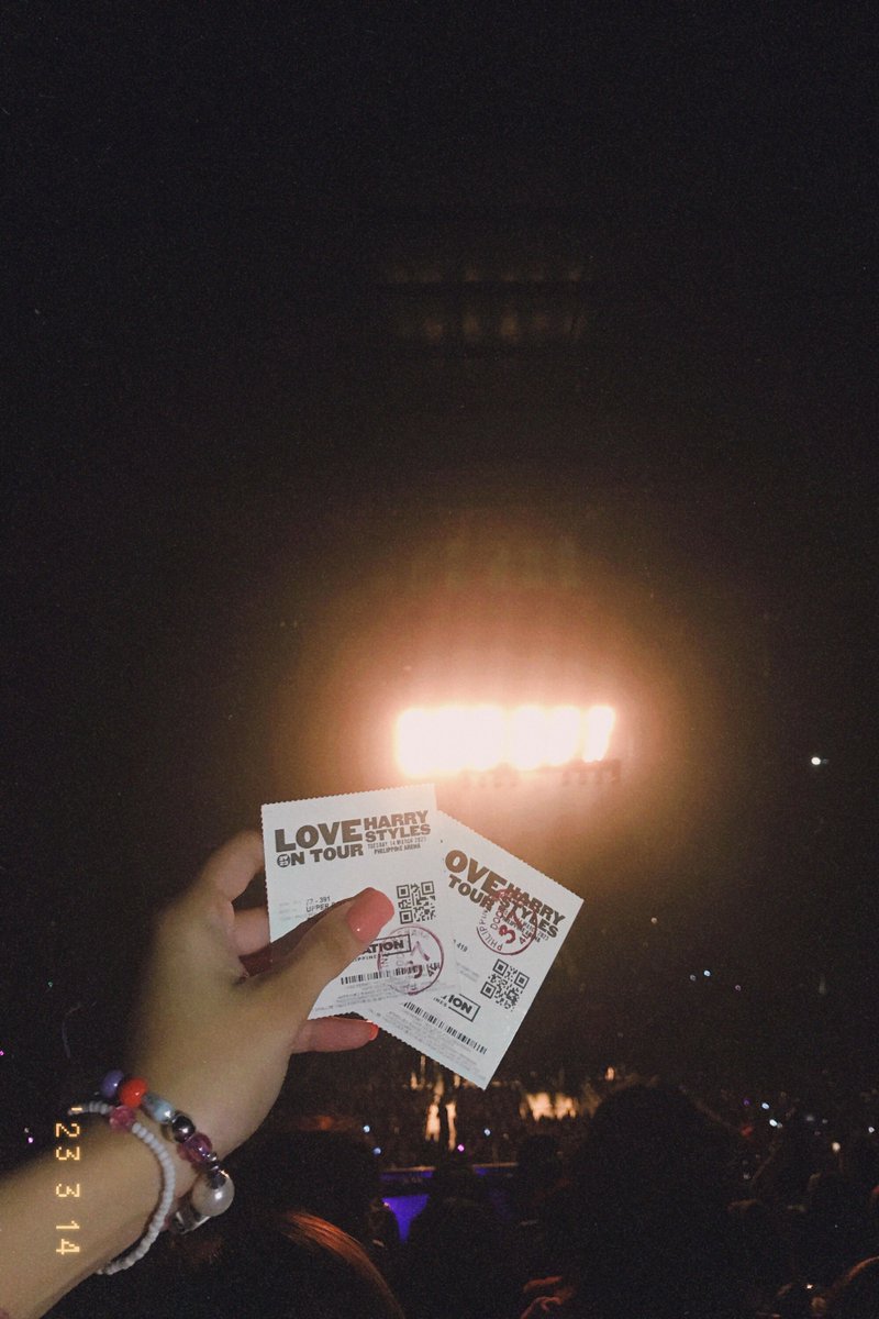 caramelmacgiato's tweet photo. concert date ;)
#HarryStylesInMNL
#LoveOnTourManila https://t.co/eyjbWUjwRN