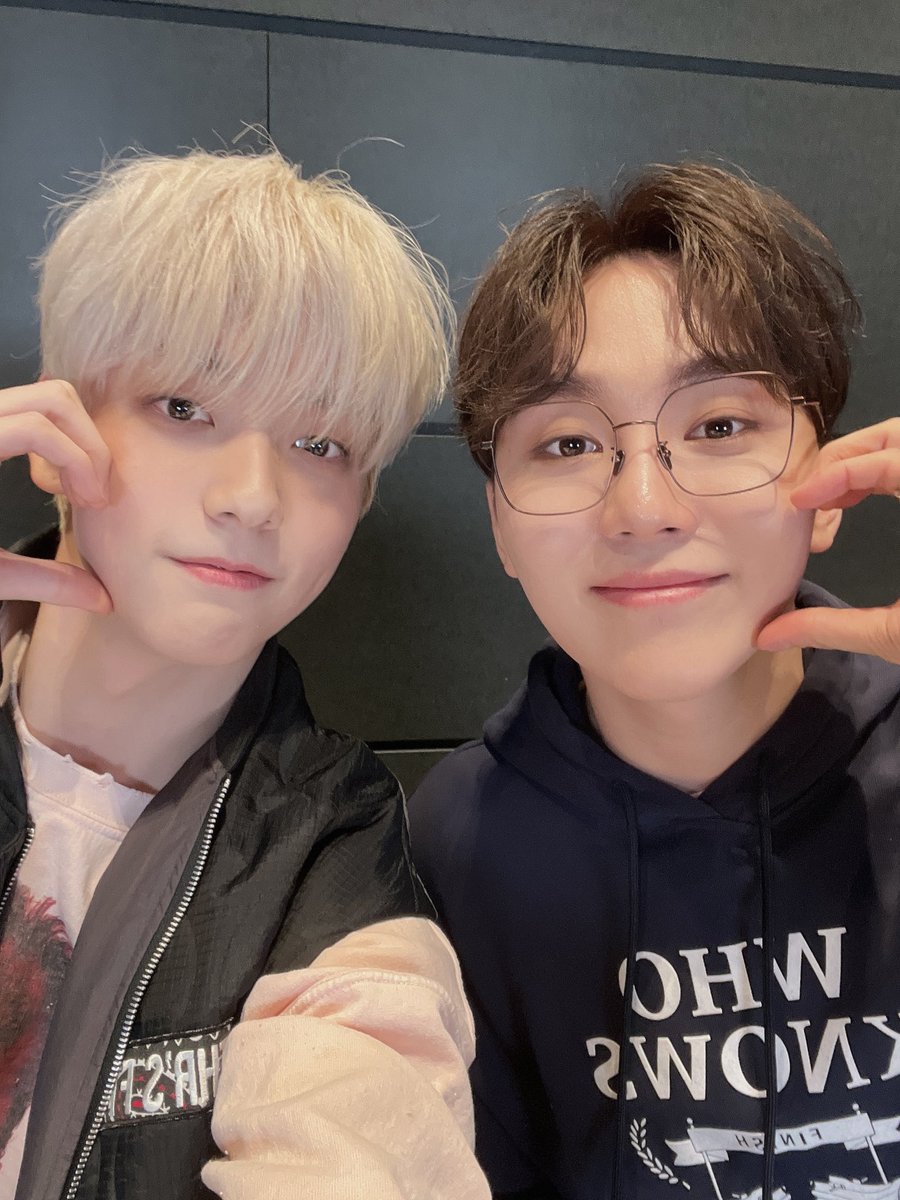 TXT_SOOBIlN's tweet photo. 시청해주신 우리 모아분들과 캐럿분들 감사합니다 ㅎㅎ
팔씨름은 제가 이겼답니다 https://t.co/81KI5QpVT0